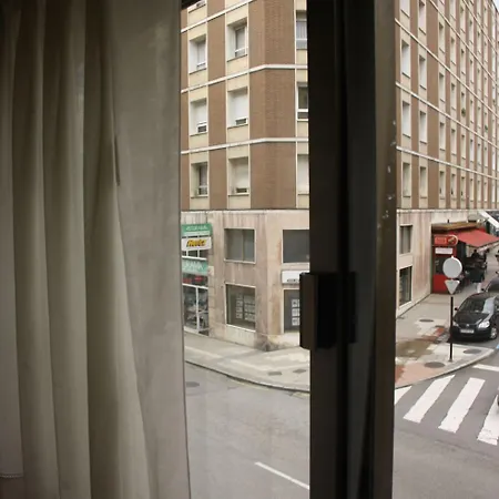 ゲストハウス Alvarez オビエド